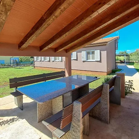 Pet Friendly In With Kitchen * Пула