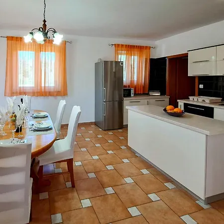 Pet Friendly In With Kitchen Holiday home *