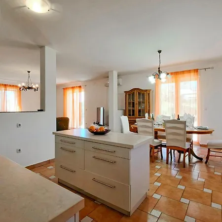 Holiday home Pet Friendly In With Kitchen Pula