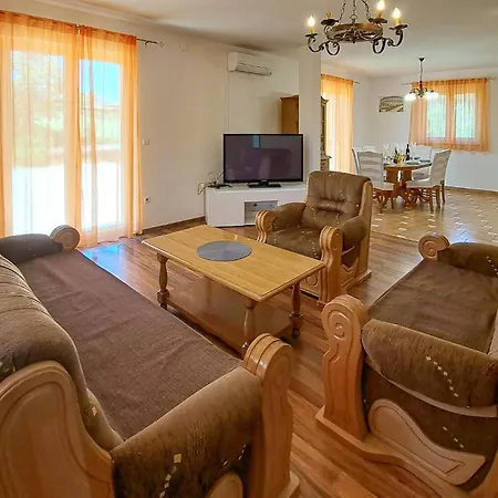 Pet Friendly In With Kitchen Holiday home Pula
