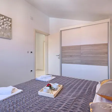 別荘 Rudi プーラ